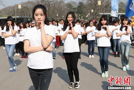 震惊！韩国主持人金炳万涉嫌婚内家暴前妻 女儿曾目睹过四次